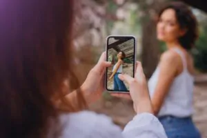 Conteúdo humano é o novo luxo por que marcas reais vendem mais no digital